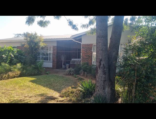 4 BEDROOM HOUSE FOR SALE IN BARRY HERTZOG PARK